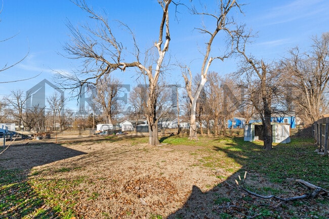 Building Photo - 224 Grover Ave