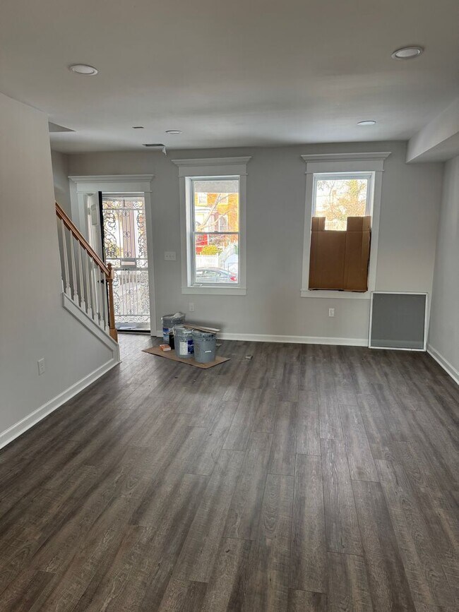 Building Photo - Beautifully fully renovated home now available for rent