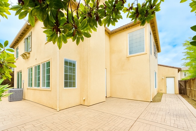 Building Photo - Beautifully Maintained & Spacious Two-Story Home in the Privately-gated Belleza Community of San ...