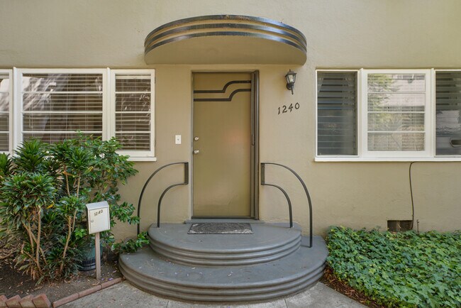 Building Photo - 1240 S La Jolla Ave