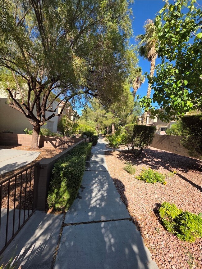 Building Photo - 10021 Via Toro Ave