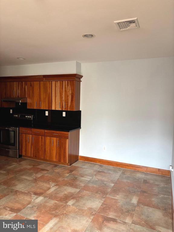 Primary Photo - 1338 W Girard Ave
