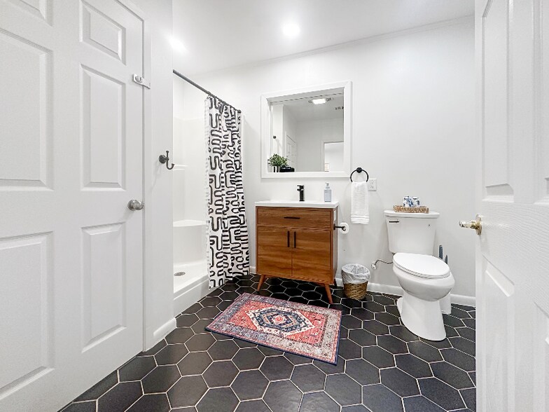 Building Photo - 402 Wallace Dean Rd