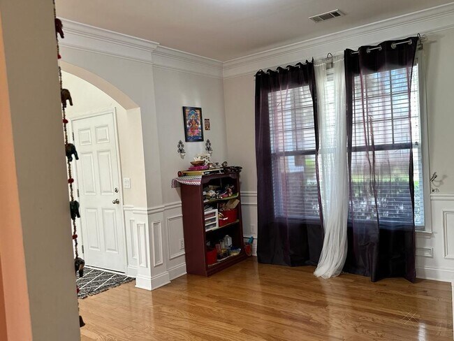 Building Photo - 5860 White Creek Run