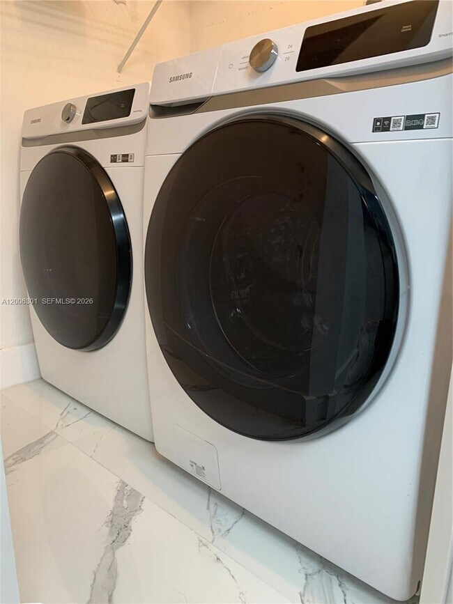 Building Photo - 9273 Collins Ave