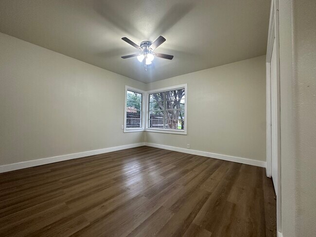 Building Photo - 1908 E Mimosa Ave