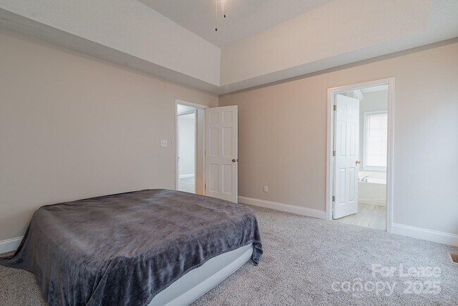 Building Photo - 850 Athenian Dr