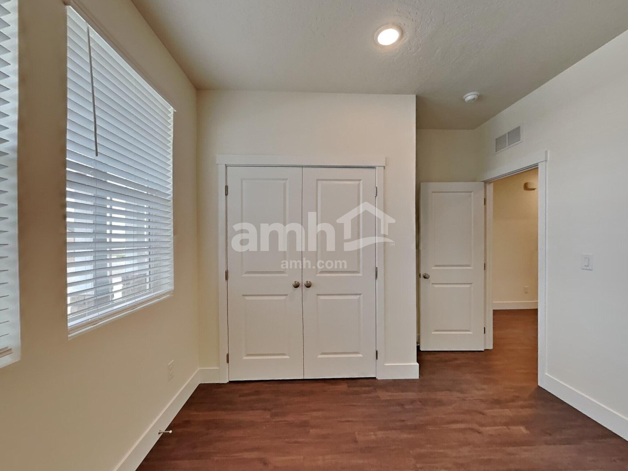 Building Photo - 10067 W Raleigh St