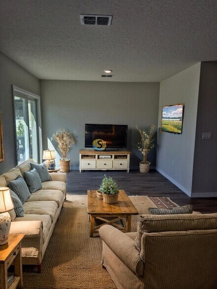 Building Photo - 45 Regency Dr