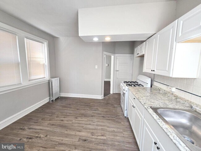 Building Photo - 925 S 59th St