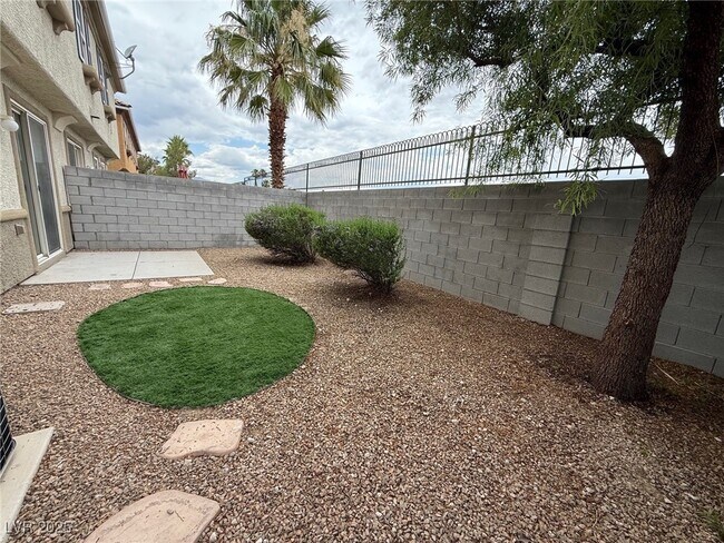 Building Photo - 6128 Pine Villa Ave
