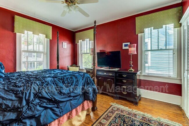 Building Photo - 206 Nun St