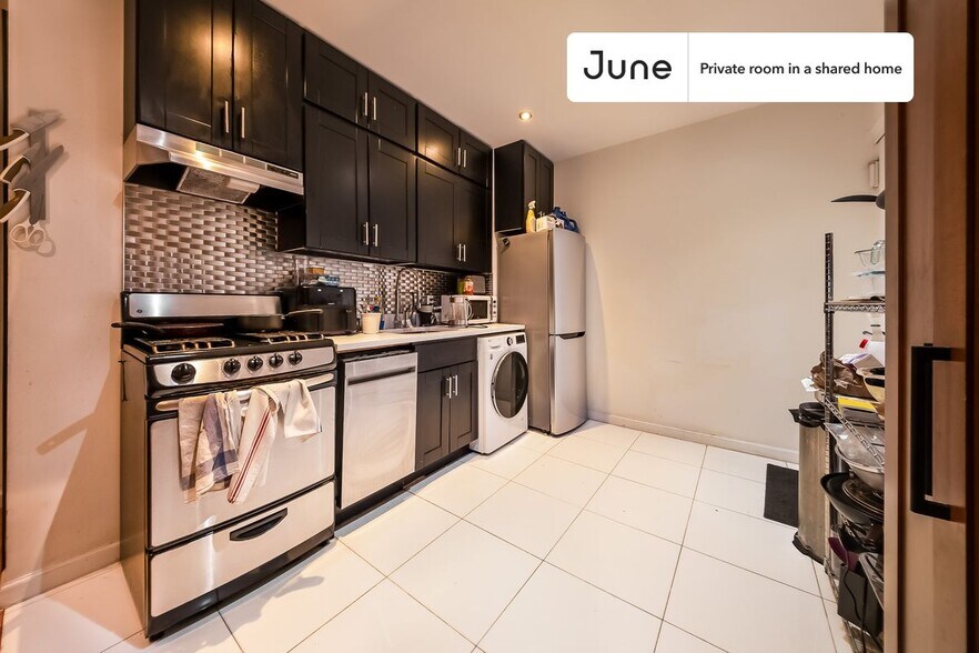 Building Photo - Private bedroom in 6 bed/2 bath Home