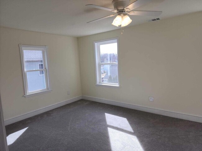 Building Photo - 522 S Broadway