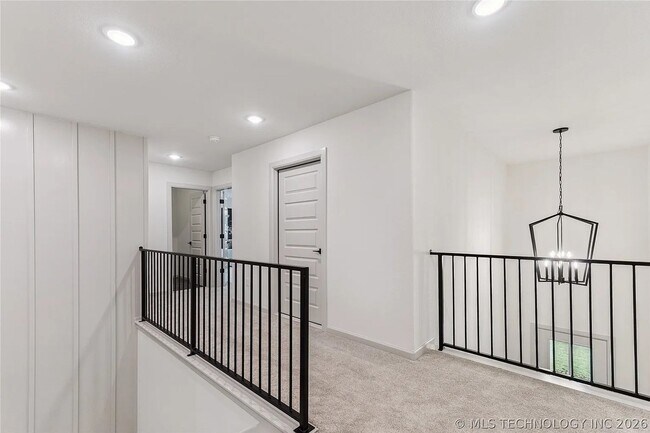 Building Photo - 5 Bed | 5 Bath House