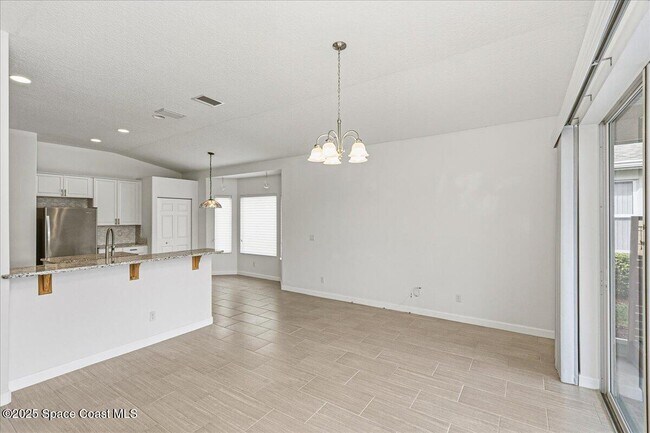 Building Photo - 558 Gardendale Cir SE