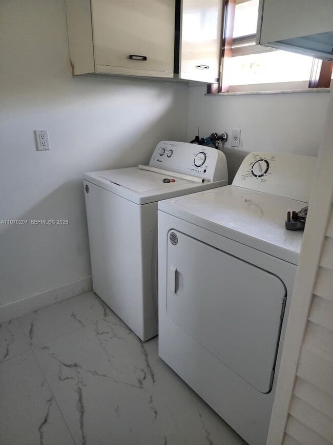 Building Photo - 1445 Grant St