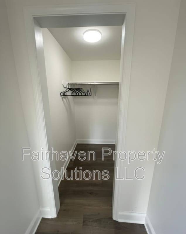 Building Photo - 2827 E 5th Ave