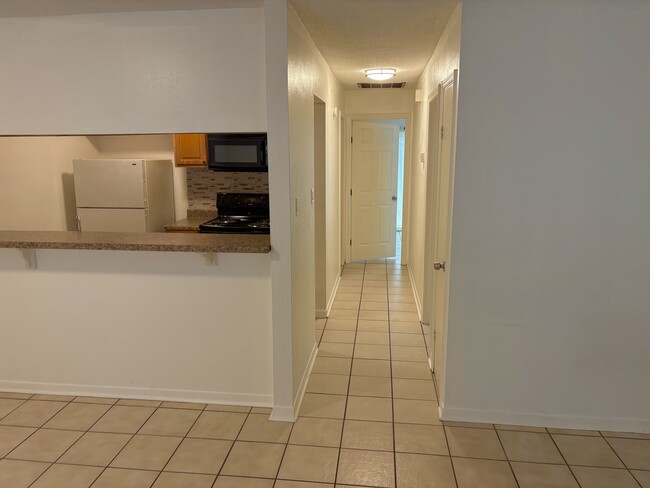 Building Photo - 1601 Live Oak St