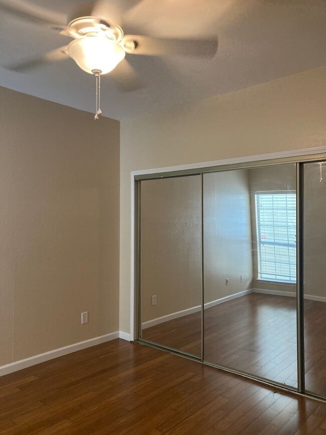 Building Photo - Renovated 2 Bedroom Condo at The Oaks of Lakewood