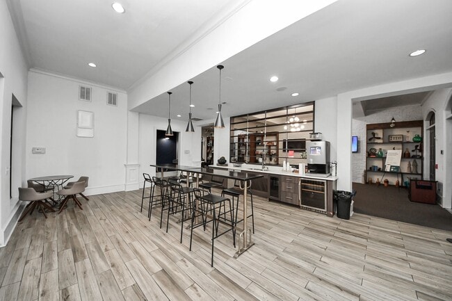 Building Photo - 3003 Memorial Ct