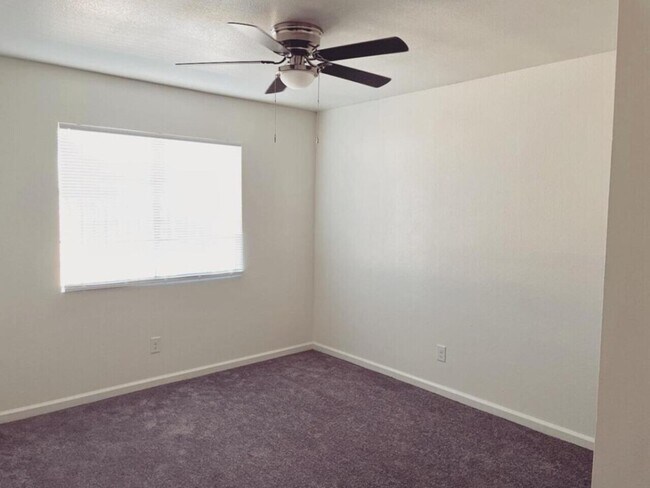 Building Photo - Courtyard II