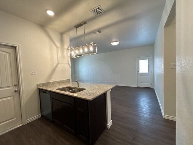 Building Photo - 5112 Rose Gdn Lp