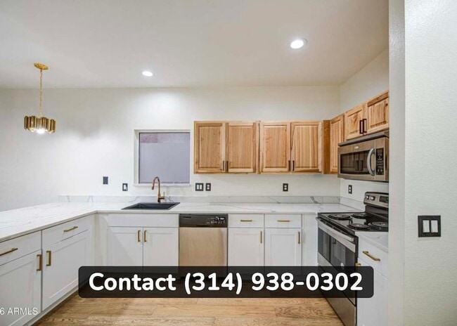 Building Photo - 1750 W Union Hills Dr