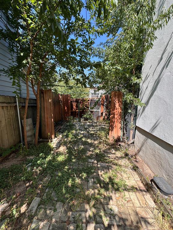 Building Photo - 201 W 33rd St