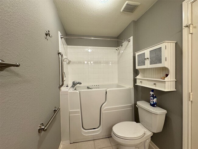 Building Photo - 5822 Pinellas Park Ct