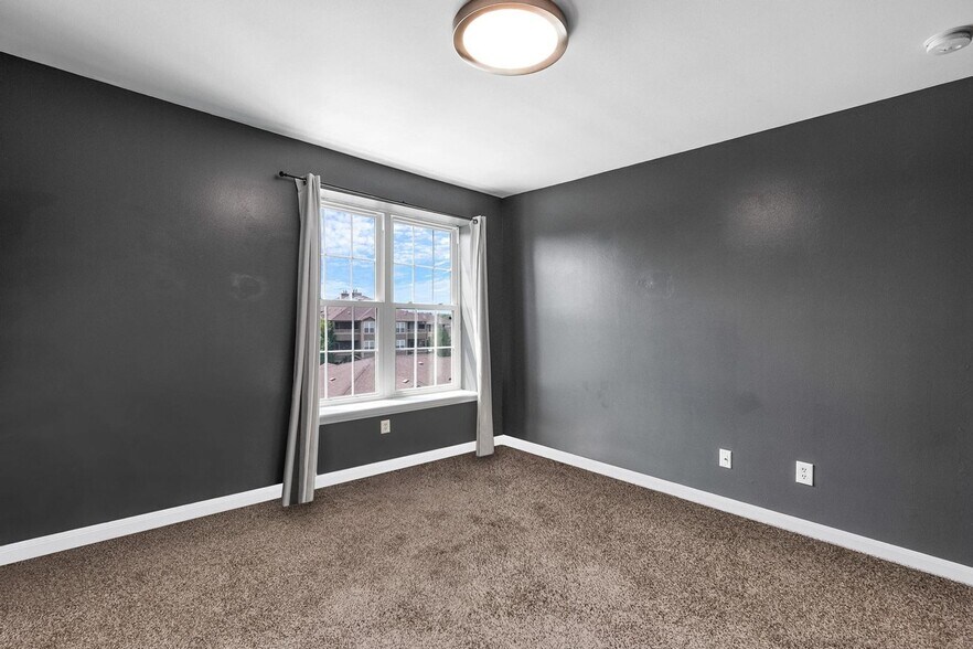 Building Photo - 12926 Ironstone Way