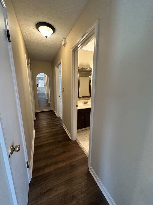 Building Photo - 3BR/3BA Home for Rent in J-town with Two Gar Garage and Large Deck!