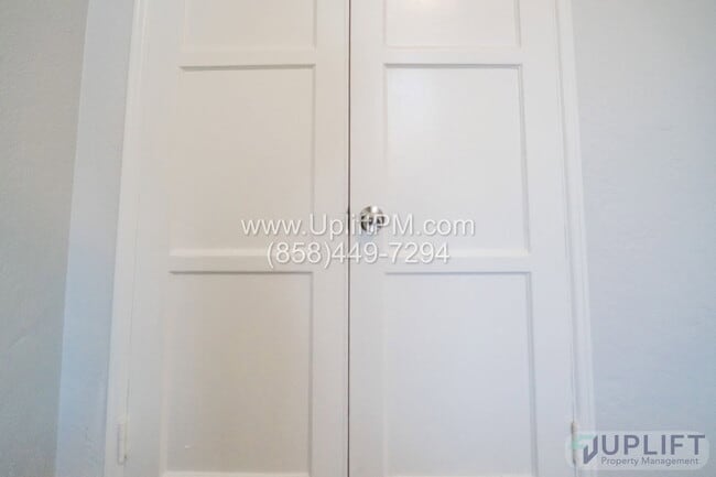 Building Photo - 4237 Swift Ave