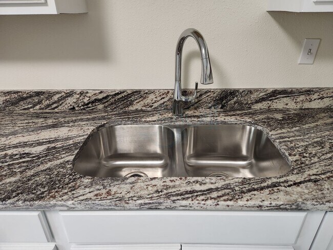 Building Photo - *Availabe Soon* Completely Remodeled Home!