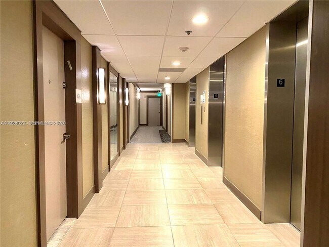 Building Photo - 3731 N Country Club Dr