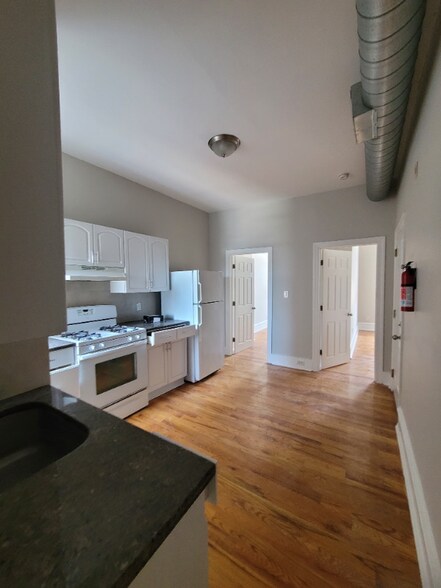 Building Photo - 637 N 32nd St