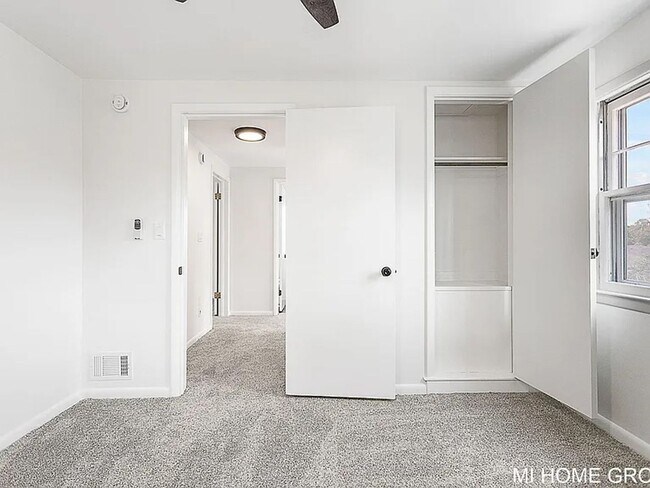 Building Photo - Lovely 3 Bedroom North East Grand Rapids