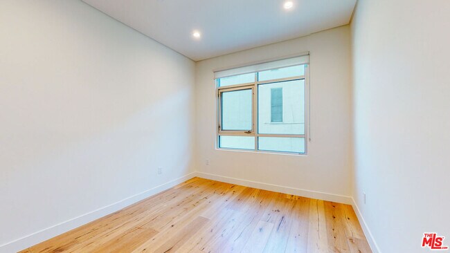 Building Photo - 938 Orange Grove Ave