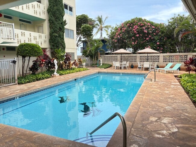 Building Photo - Makaha Shores - Two Bedroom