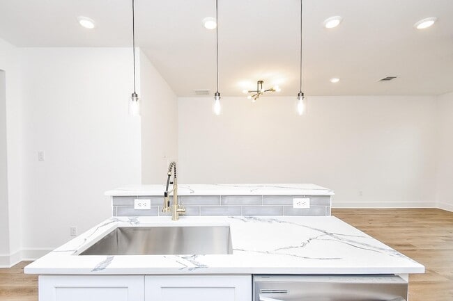 Building Photo - 4913 Nichols St