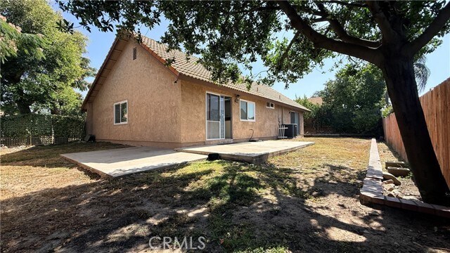 Building Photo - 10275 Banyan St