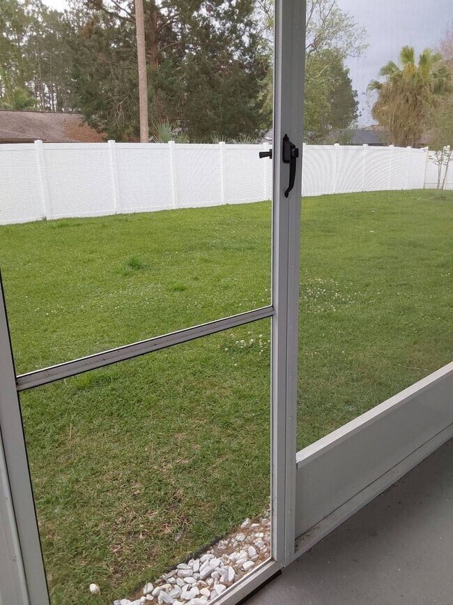 Building Photo - Like New 3 bedroom + den with French doors, screened in porch and Fenced yard and much more...