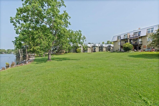 Building Photo - 119 Riverbend Dr