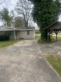 Building Photo - Contact Peggy Goodman 501 676 1758