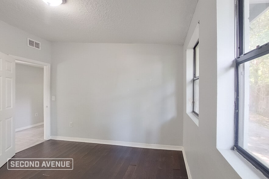 Building Photo - 7029 Fontainebleau Crescent