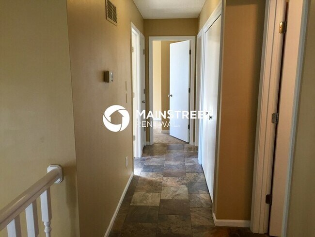 Building Photo - 208 W Calico Dr