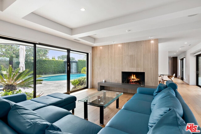 Building Photo - 3035 Lake Glen Dr