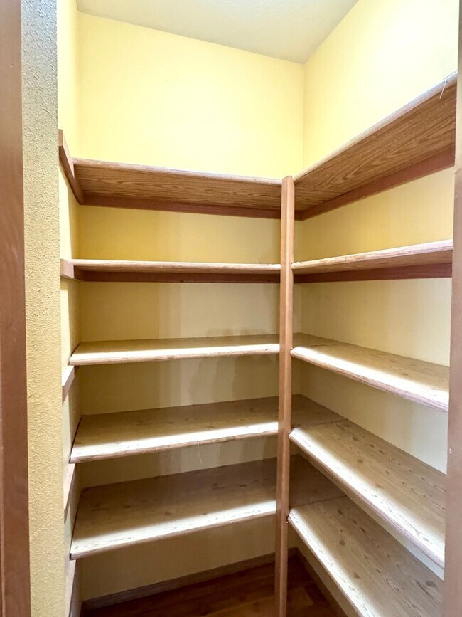 Building Photo - 12726 Plateau Cir NW