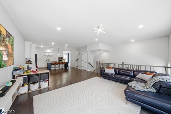 Building Photo - 12 Marigold Ct