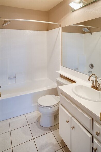 Building Photo - 9439 Fairgrove Ln